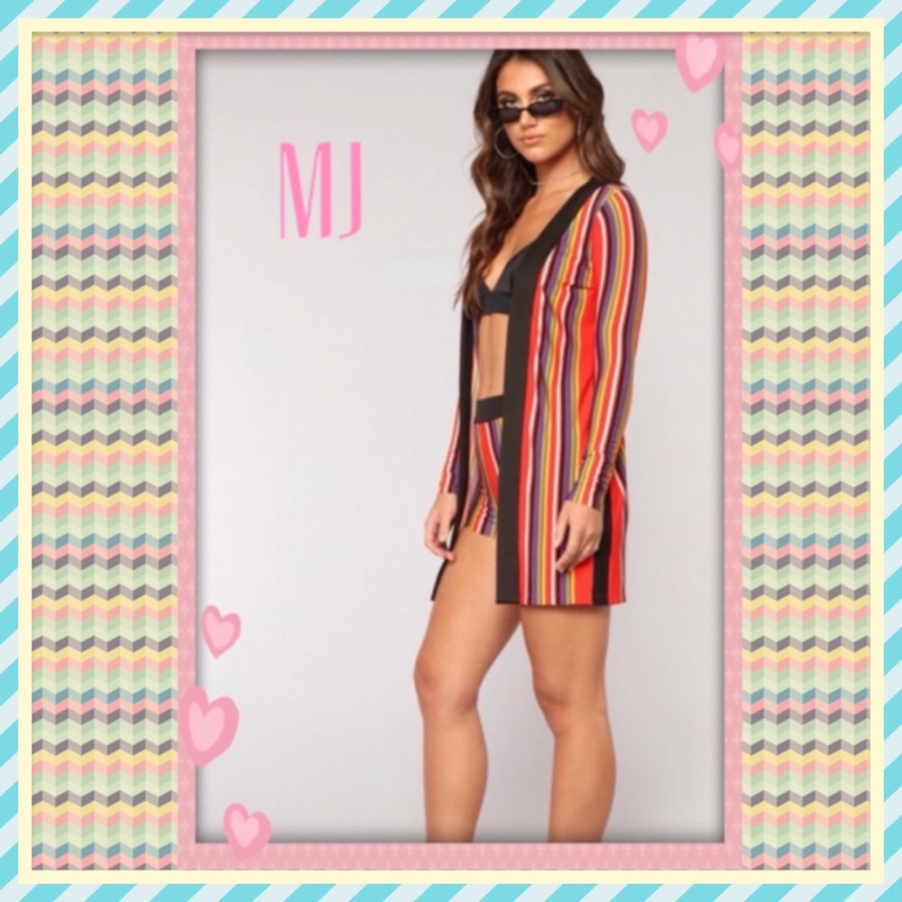 🎀New Stripe Short Set🎀 - Picture 3 of 4